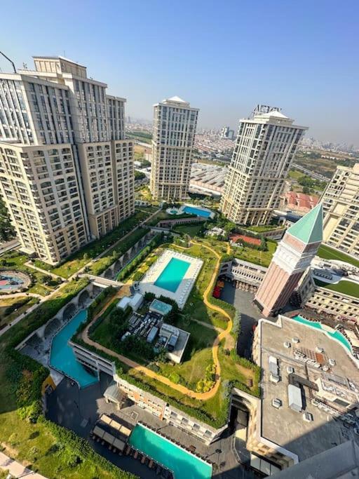 Venezia Mega Outlet,shopping Mall,istanbul,luxury With View *